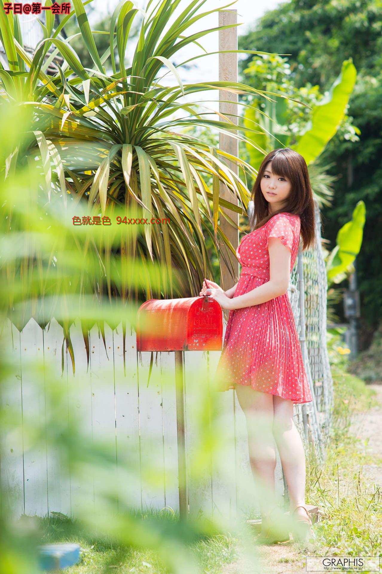 超高颜值的白嫩小妞-1[19P]
