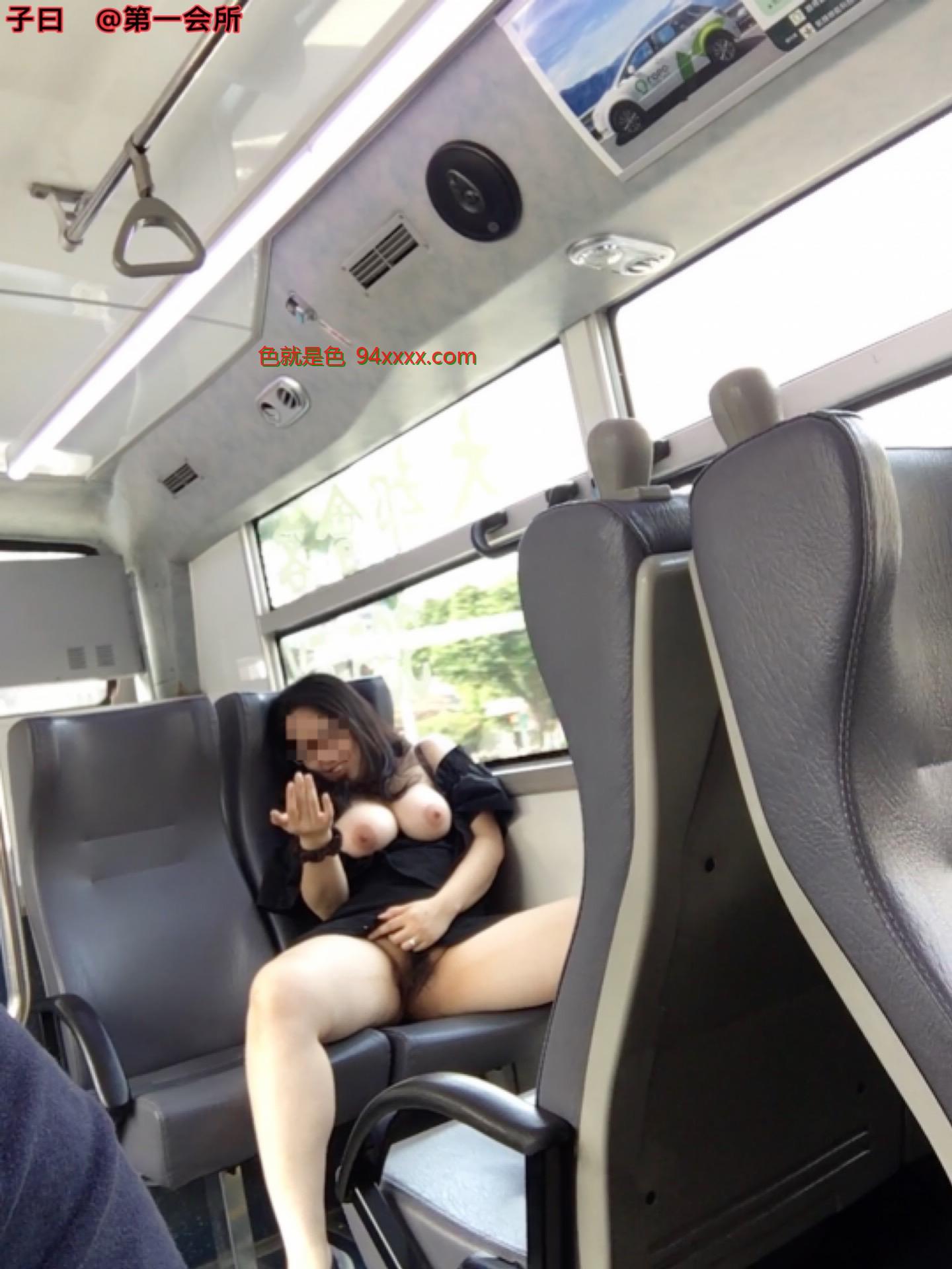 今天早上刚刚拍的，骚母狗公交露出[17P]