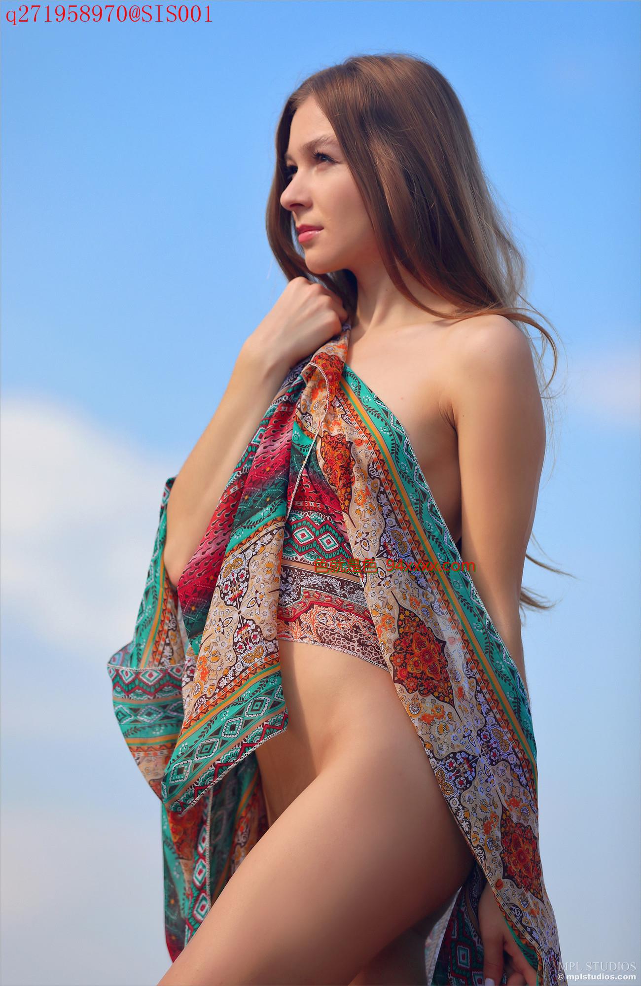 Clarice - Peeking Into Paradise [29P]