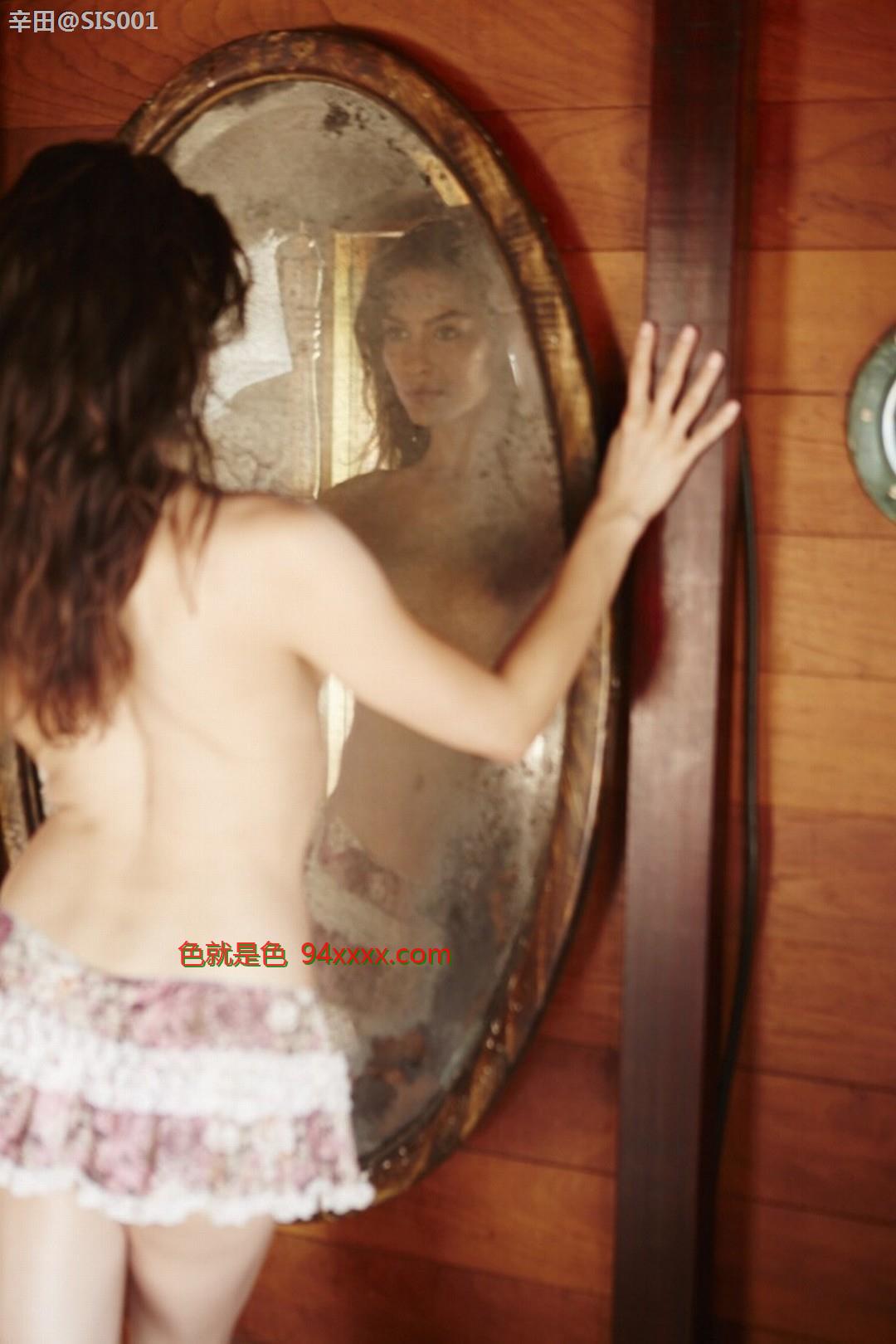 克里斯汀娜·伊昂纳Christina Ionno花花公子杂志写真[21P]