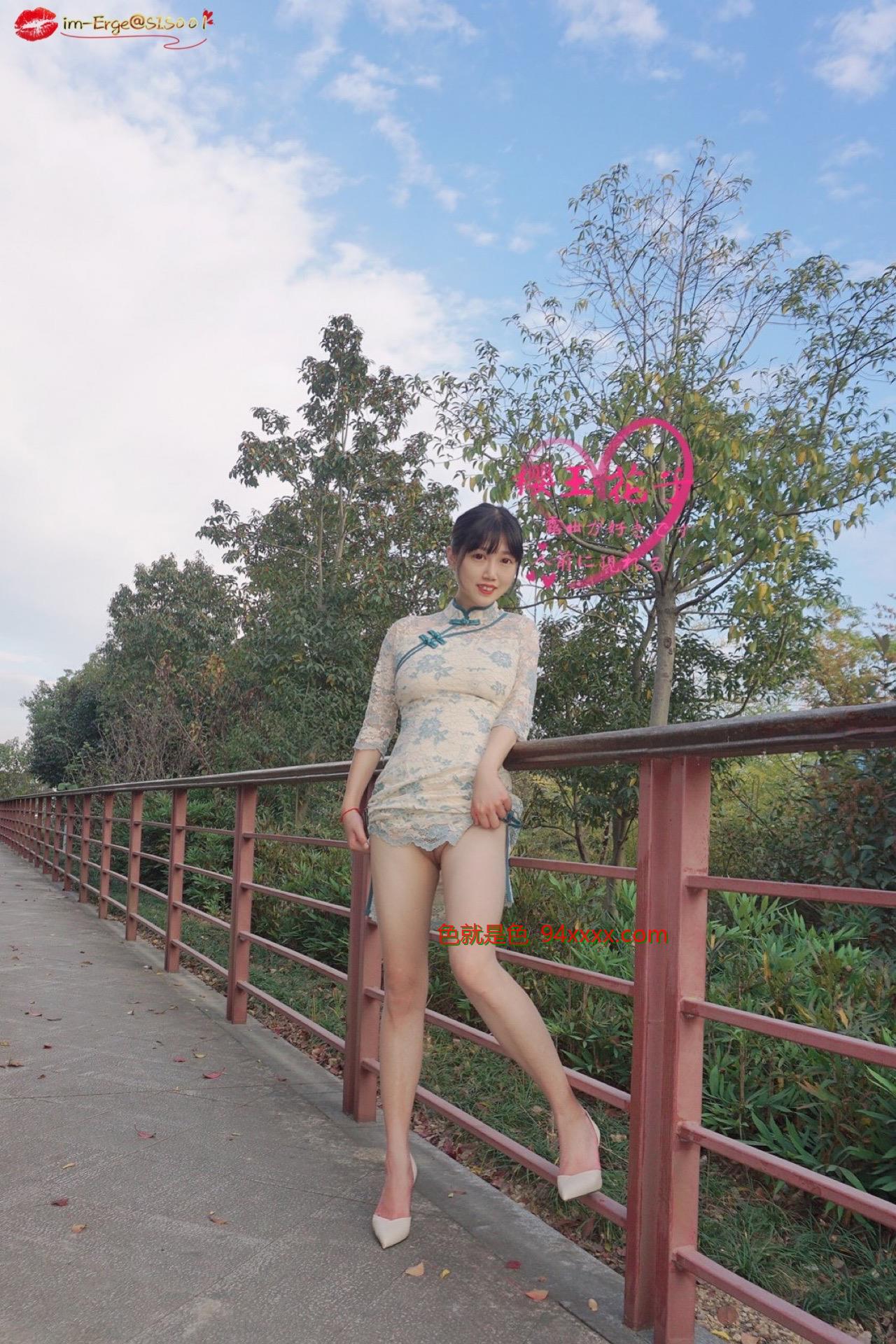 漂亮的花子深秋小山公园旗袍外拍露出[37P]