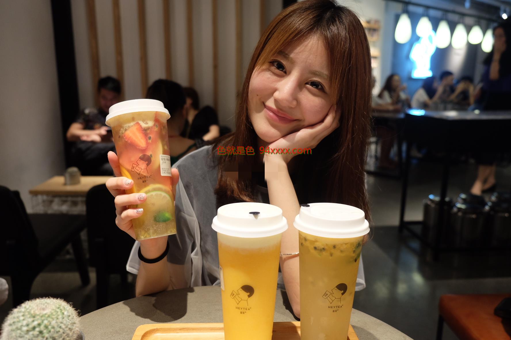 清纯外表其实是个骚货的女学生 附生活照[19P]