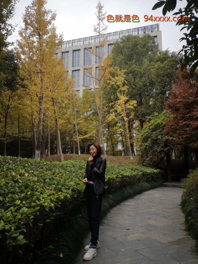 反差婊少妇 前者淑慧知性 后面性感淫荡[15P]