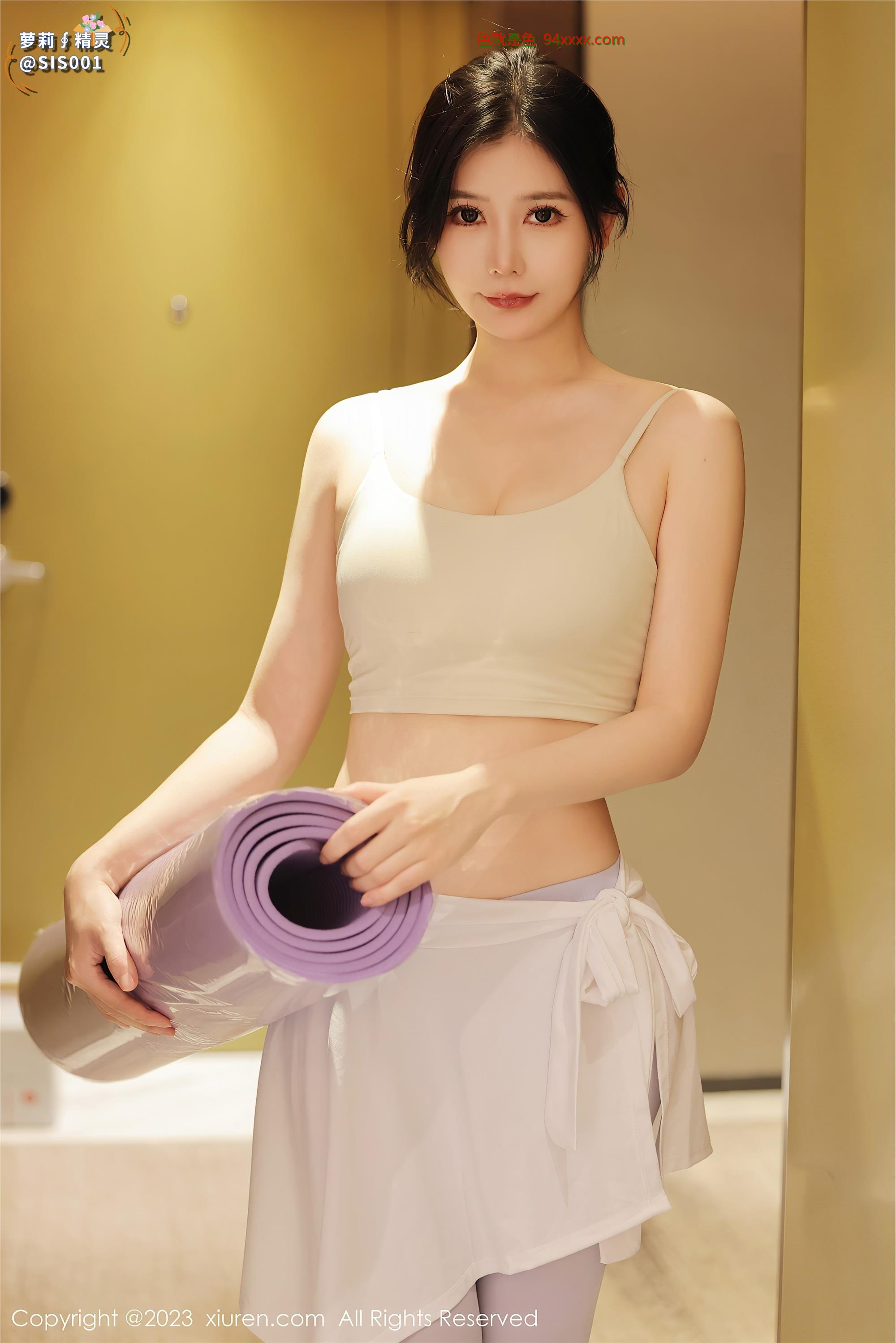 尹甜甜 健身场所性感浅色瑜伽服饰配开档白丝迷人诱惑写真 [68P]