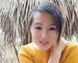 少妇的诱惑美熟女跟老公到果园野战