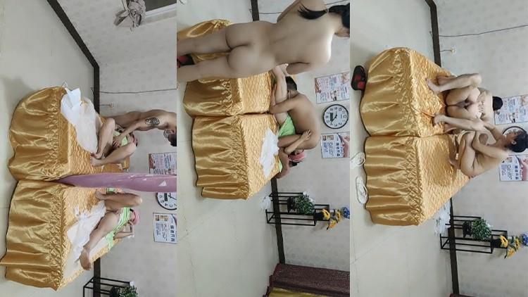 性爱那点事混乱的4P生活，按摩店男技师玩弄骚逼女顾客，口交大鸡巴玩弄骚穴轮草抽插两女户外，浪叫呻吟不止