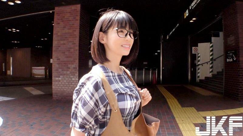 一二三铃おっとり眼镜女子とハメ撮りセックス画像