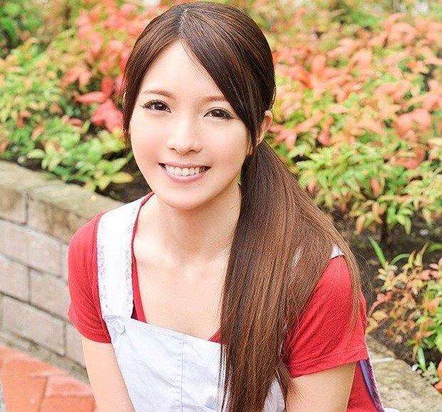 美人妻ひなた唯のE罩杯美巨乳