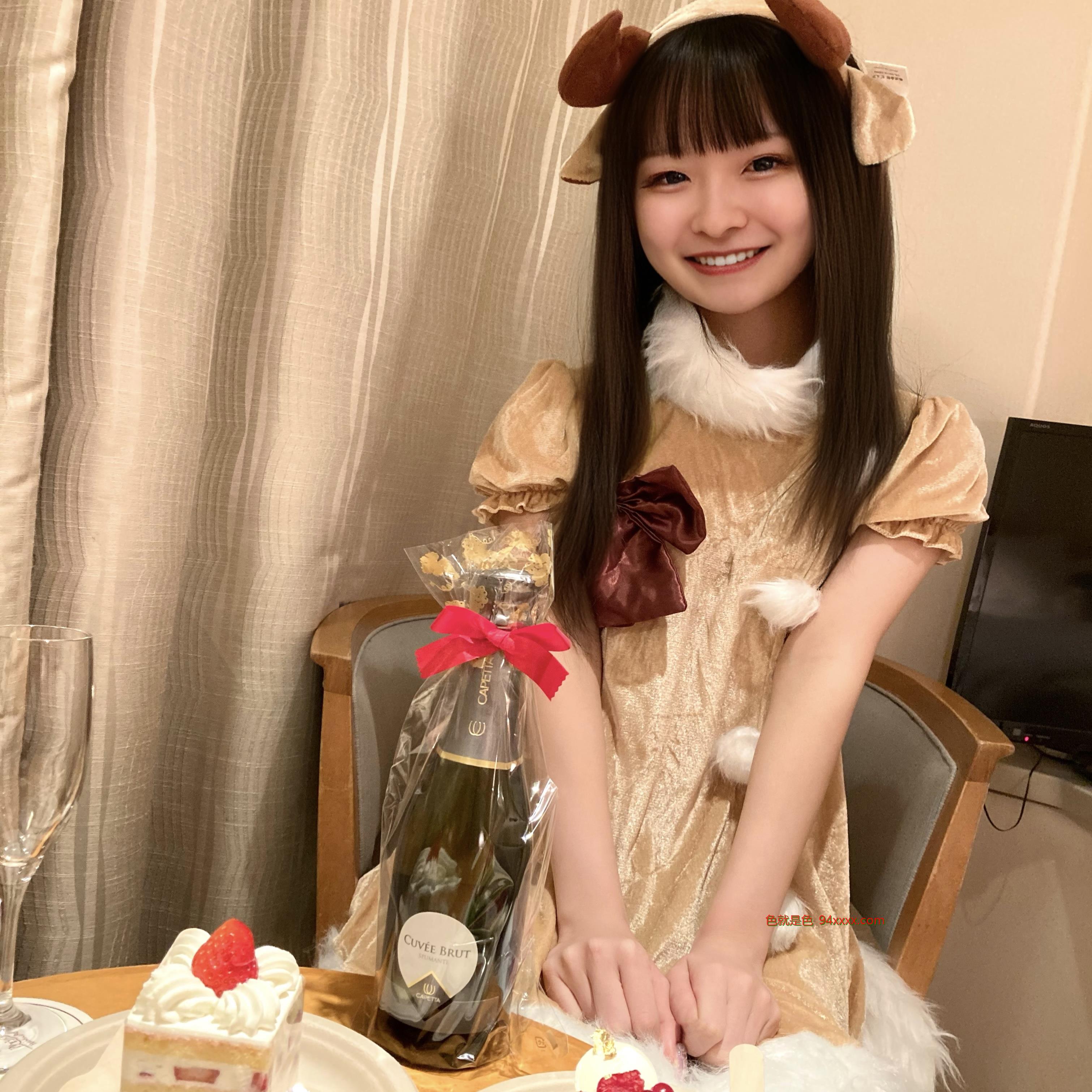 あゆちゃんクリスマススペシャル！天才的に可愛いトナカイさんと究極のエッチ！あゆちゃん未公開最新作！
车牌号：FC2PPV4291605