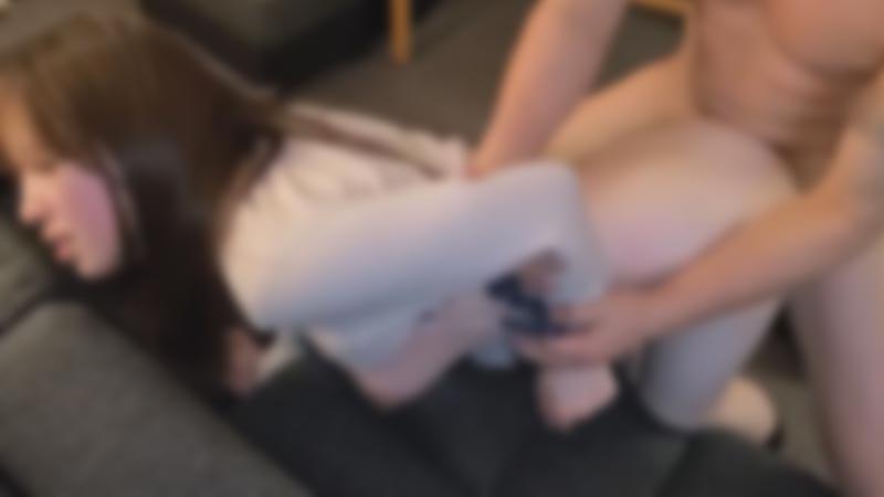 【個人】携帯が止まるほど金銭感覚がユルい巨乳奥さん。至急支払いを肩代わりするも、返済手続きで急に態度が悪くなったので懺悔レ.〇.プ。
车牌号：FC2PPV4305428