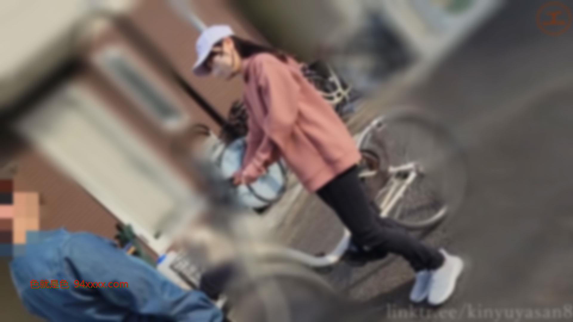 ※期間限定※【個人】家庭的で溌剌ボディな主婦、自宅リビングで電マでオナニーさせた動画に加えて、損害遅延金が高額なため、マスクも外させてフェラもさせて嫌がるのを無視して大量中出し（サンプル動画長め）
车牌号：FC2PPV4323223