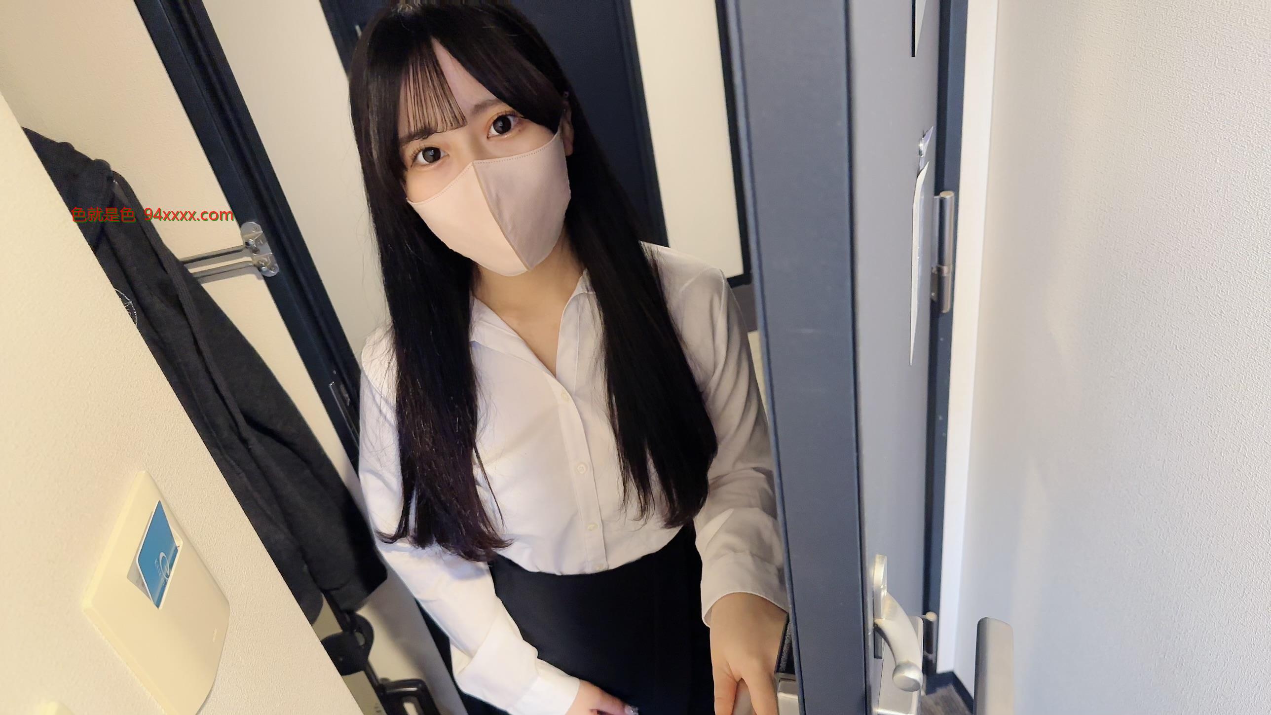 【期間限定2980pt→990pt】19歳のメンエス嬢にマッサージそっちのけでハメちゃいました。
车牌号：FC2PPV4231663