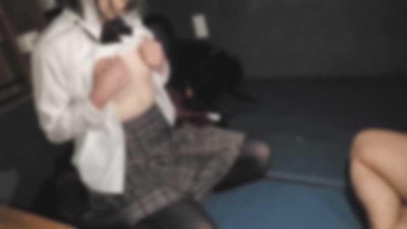 まだ毛も生えそろわないおでこちゃん。ネカフェで未成熟なまんこに中出し
车牌号：FC2PPV4277126