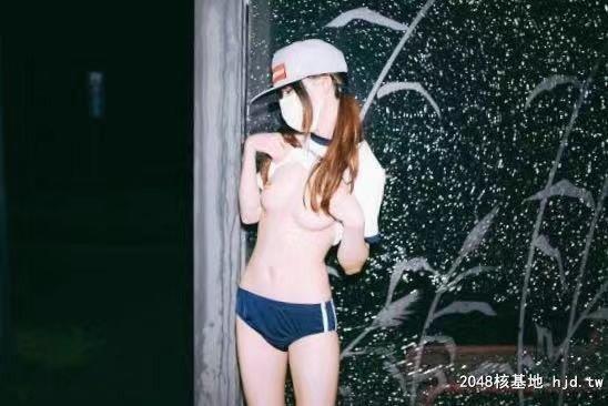 下雨了，跟小女友出去走走[13P]