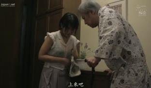 SSNI-722因暴雨无法回家的看护和精力旺盛老人做爱一整晚的全记录乃木萤