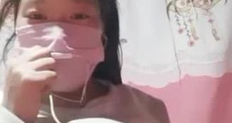 《就知道抠逼抠逼也不刷个礼物》吊钟大奶女主播千树苏西裸聊玩的阴户大开响白