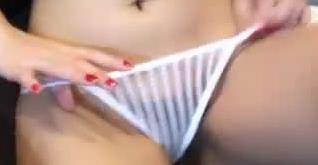 极品美腿姑娘，极度骚气我想舔你的龟头，舔到流水，啊啊啊受不了啦，你的鸡巴好硬插得我流血了，淫语自慰高潮呻吟给力！