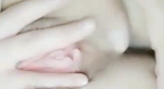 戴眼镜萝莉主播勾搭蘑菇很渴的网约车司机车震和网友互动对白有趣