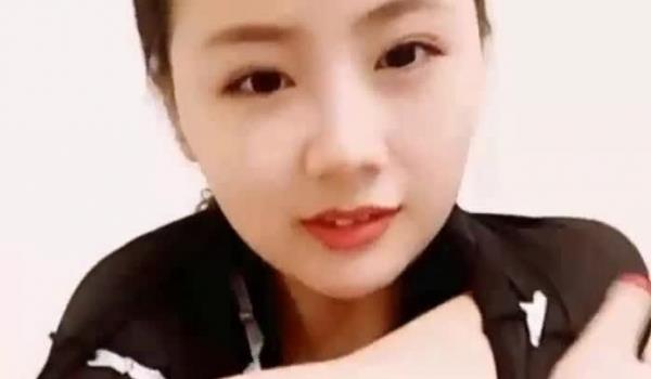 高颜值美女小姐姐！刷一万金币给全裸才艺表演甩奶舞
