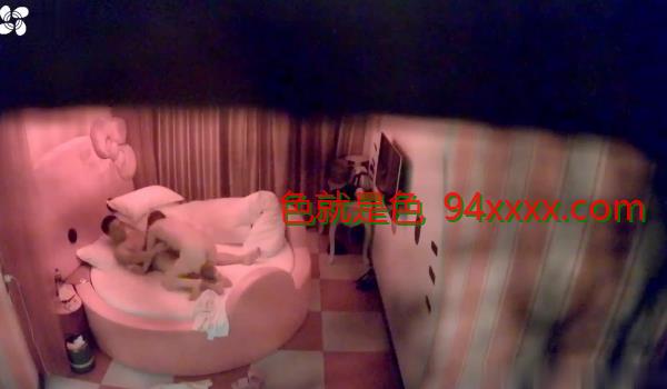 萤石云酒店安防摄像头偷拍颜值和身材都不错的卖淫女和几个嫖客的性交易