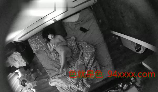 新漏酒店偷拍️白领情侣假日开房缠眼睛绵妹的胸还挺大的