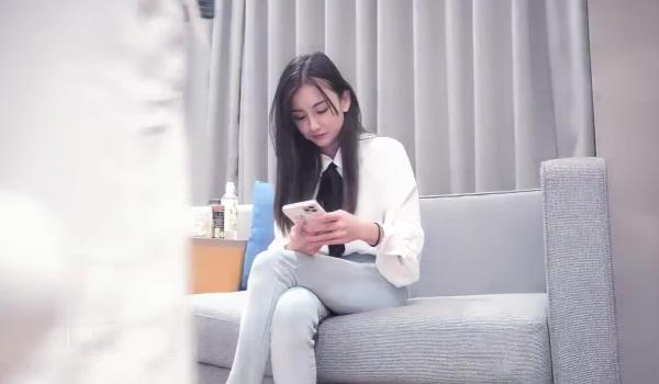 AI2K修复大熊探花深夜场约了个极品高颜值内衣搭高清妹子，沙发上摸调逼情口交抬腿抽插再到床搞