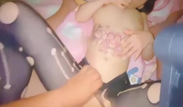 巨乳黑丝美女大奶子白虎粉鲍鱼在家被小哥哥无套内射