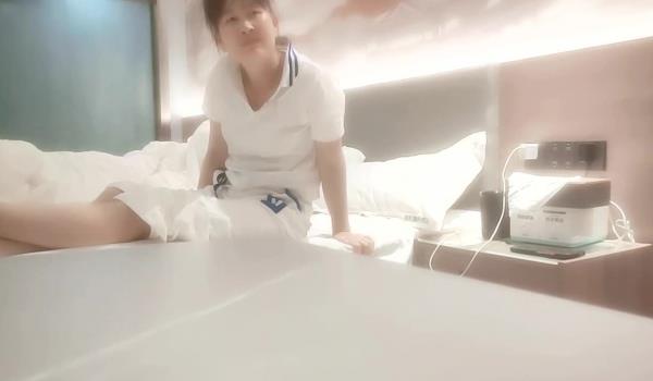 良家故事良家收割机，每天同时聊四女，拿下寂寞的夫妻，诉说婚姻烦恼后，一炮干逍遥