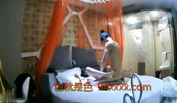 酒店偷拍模特身材女神级长腿美女被连玩带操干到巅峰后在鸡巴上主动求操