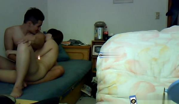 不用下午上课眼镜同学和身材不错的白嫩美乳宿舍激情六九无套内射
