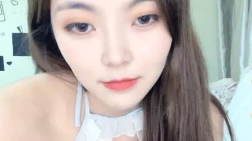 美娇厨娘-沐沐雅：这样的女人你会娶吗，下厨房，淫得厅法，边吃炒好吃的菜，边自慰淫叫，太诱惑啦忍不住撸！