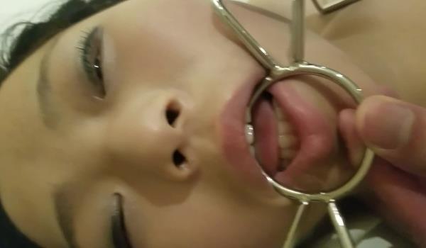 零零后小和美女网友面基吃宵夜被灌醉酒店开房玩弄开口锁强行口交骚B抽烟尝美丝足1080P高清无水印