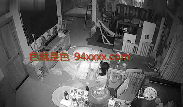 黑客破解家庭摄像头偷拍️晚上睡前胡子哥被如狼似虎的女儿挑逗干一炮