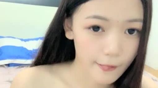 18岁高颜值萌妹身材高挑，修长腿想入非非，投诉全部解决了没有男人可以一起造爱