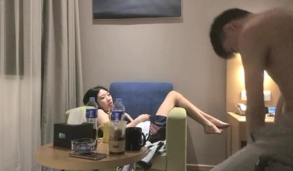 泡良最佳教程完整版未跳过666绿帽白嫖良家高颜值女神花言巧语骗妹子脱下衣服，极品美乳好身材，超赞推荐！