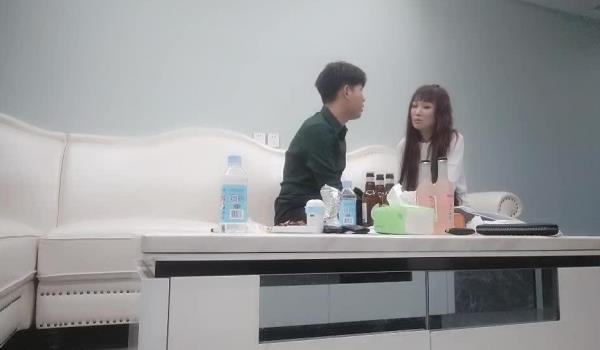 凡哥真实良家30岁良家人妻身材苗条撸串风情舔穴啪啪风情万种小荡妇大屌狂插浪叫不止