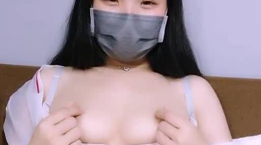 蝴蝶逼嫩妹主播小樱桃收费直播秀肤色白皙自慰插穴很诱人