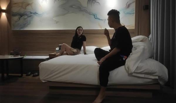 金戈寻梦2600网约极品外围苗条温柔体贴入微翘臀美乳娇俏脸庞热血啪啪撸管佳作