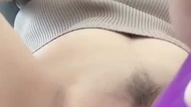 长得有点清纯的妹子道具 自慰秀逼逼毛 不多阴唇有点黑