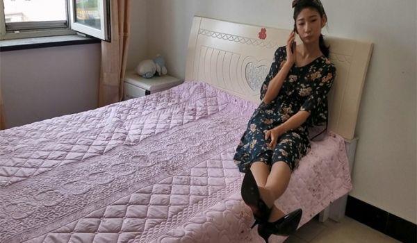 极品美女被歹徒入室行兇 勒晕后任人摆布玩弄 身材不错 全裸随便玩