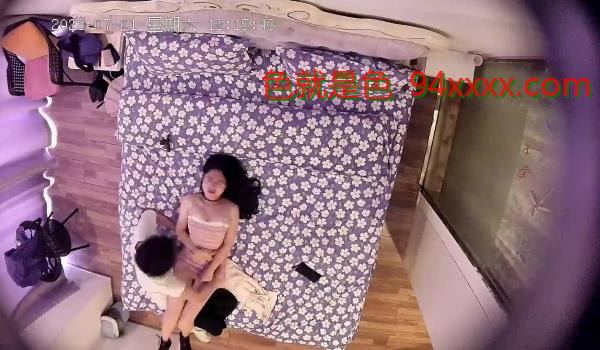 酒店偷拍学生情侣开房勤超短裙美女被扒开内裤就干插入后疼到哭