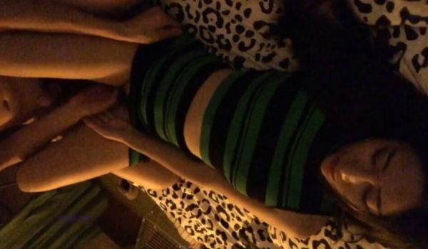土豪铭哥迪吧认识的女神级性感DJ美女,2000元约出来啪啪,包臀连衣裙下面竟然连内裤都不穿,掀开就操,叫床诱人!