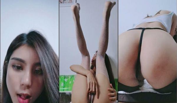 漂亮眼睛有点像混血红唇美女 露臀白网袜电臀诱惑 拨开内裤露多毛小穴 手指拍打大量出水 顶级美腿玩一年