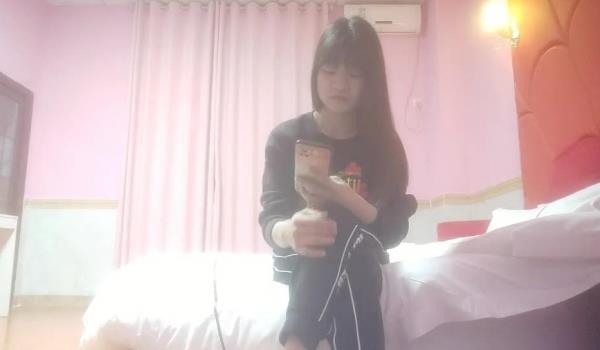 横扫街头炮王佳作，完整版未流出，老王探花，勾搭个小村姑出来，许诺多加钱可以随便玩