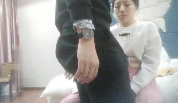 阿庆探花甜美小姐姐，吃饭聊天好似情侣，激情啪啪，白嫩美乳花式抽插激情四射