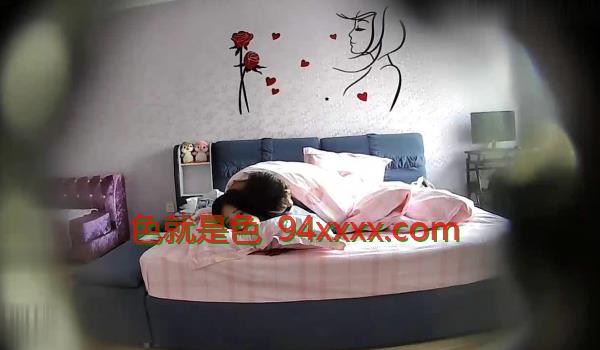 360稀有资源浪漫紫色房-外表斯文眼镜师范大学美女与男友激情啪啪