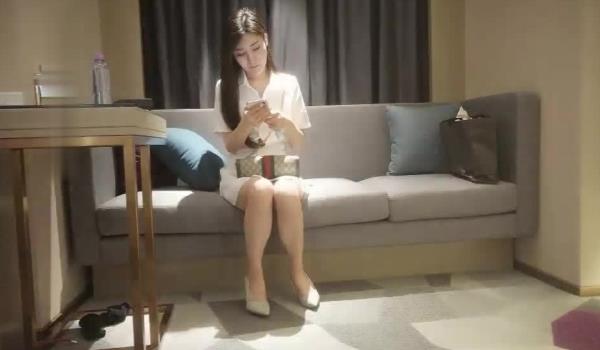 小宝寻花约了个长相甜美白衣妹子啪啪，摸奶扣逼舔弄插入抽插猛操，搞得呻吟连连非常诱人