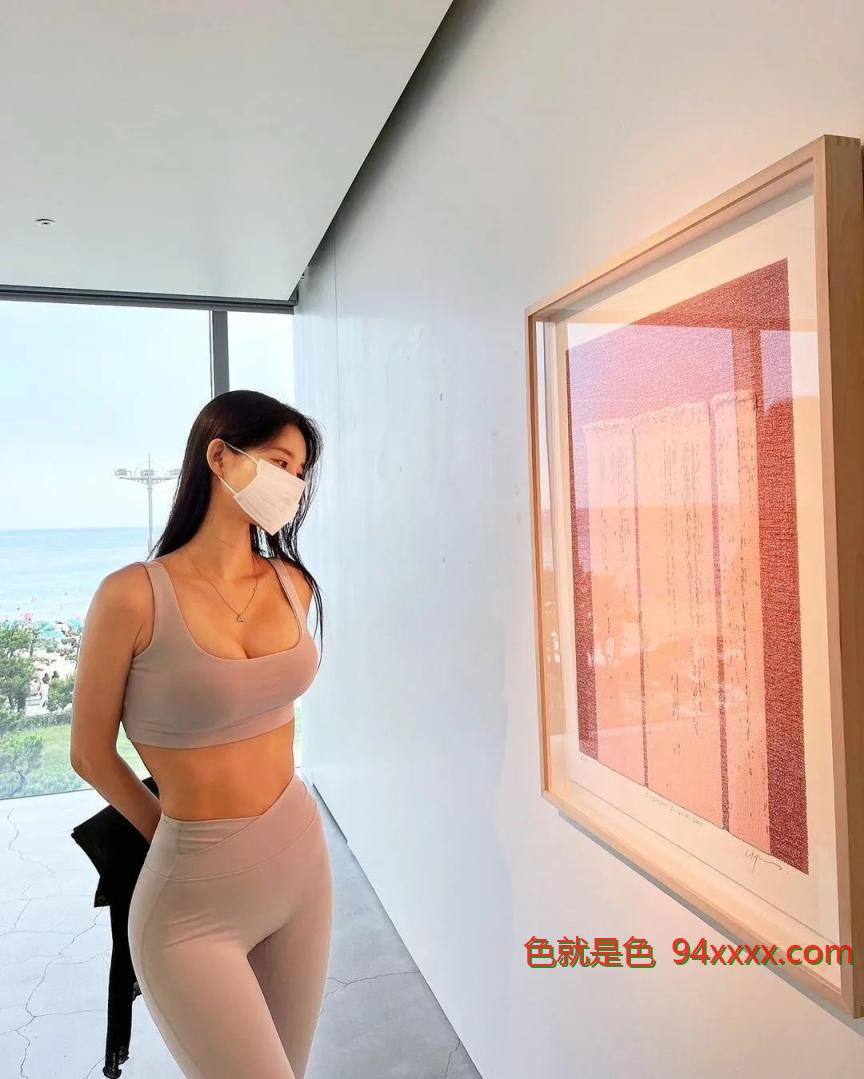 馋她前凸后翘的身体[21P]