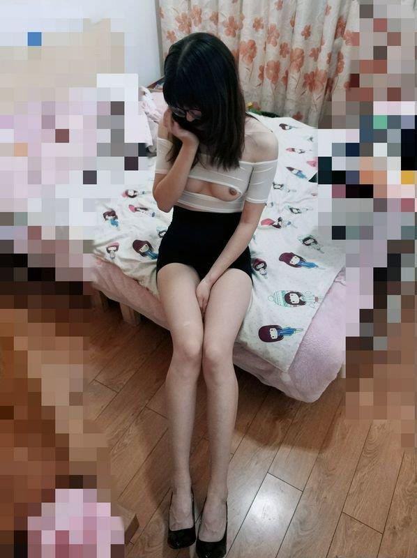 小母狗正式和大家见个面，新买情趣套装，高跟美腿不解释