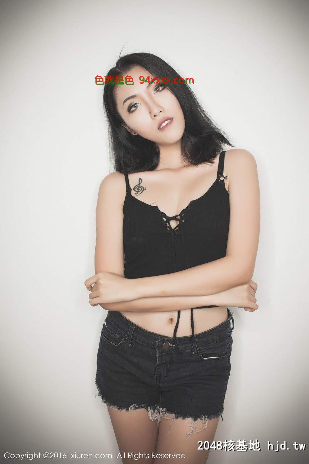 冷豔美女BOBO性感小短裤修长美腿好诱人[50P]